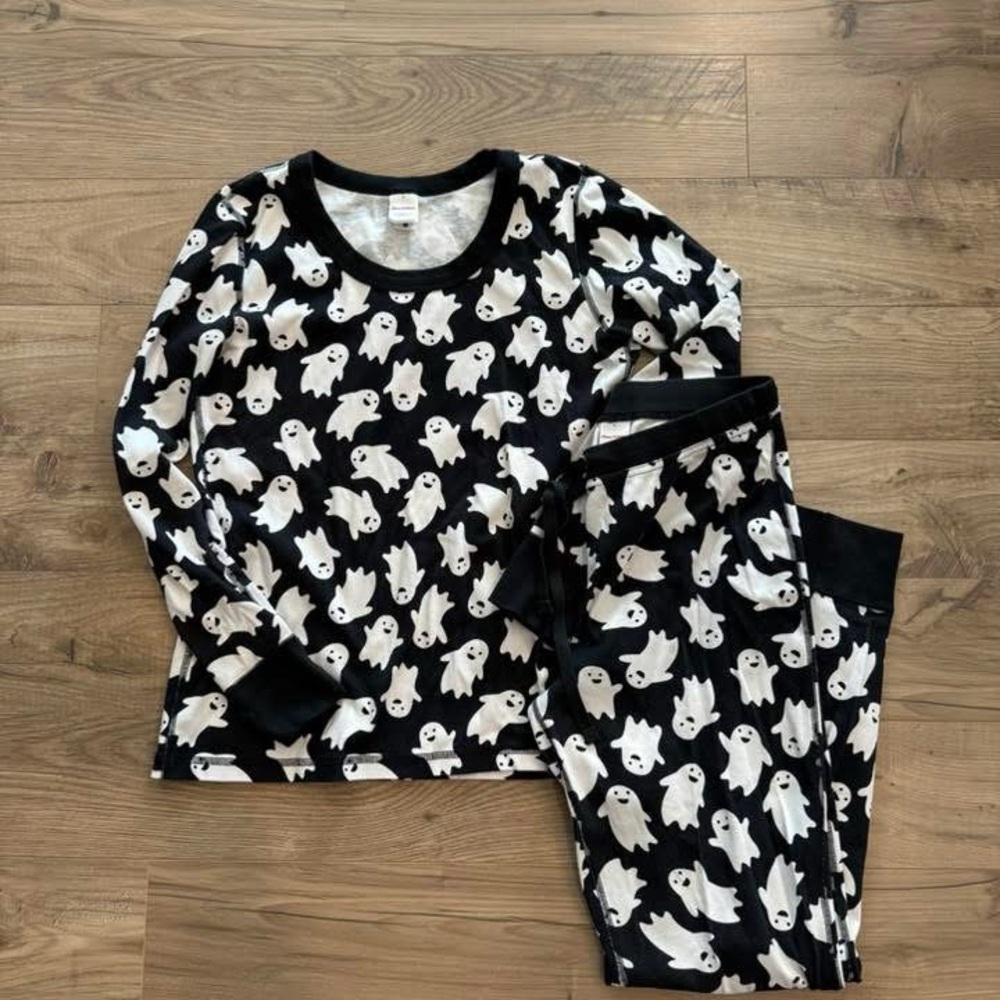 Hanna Andersson Black and White Ghost Print Pajamas